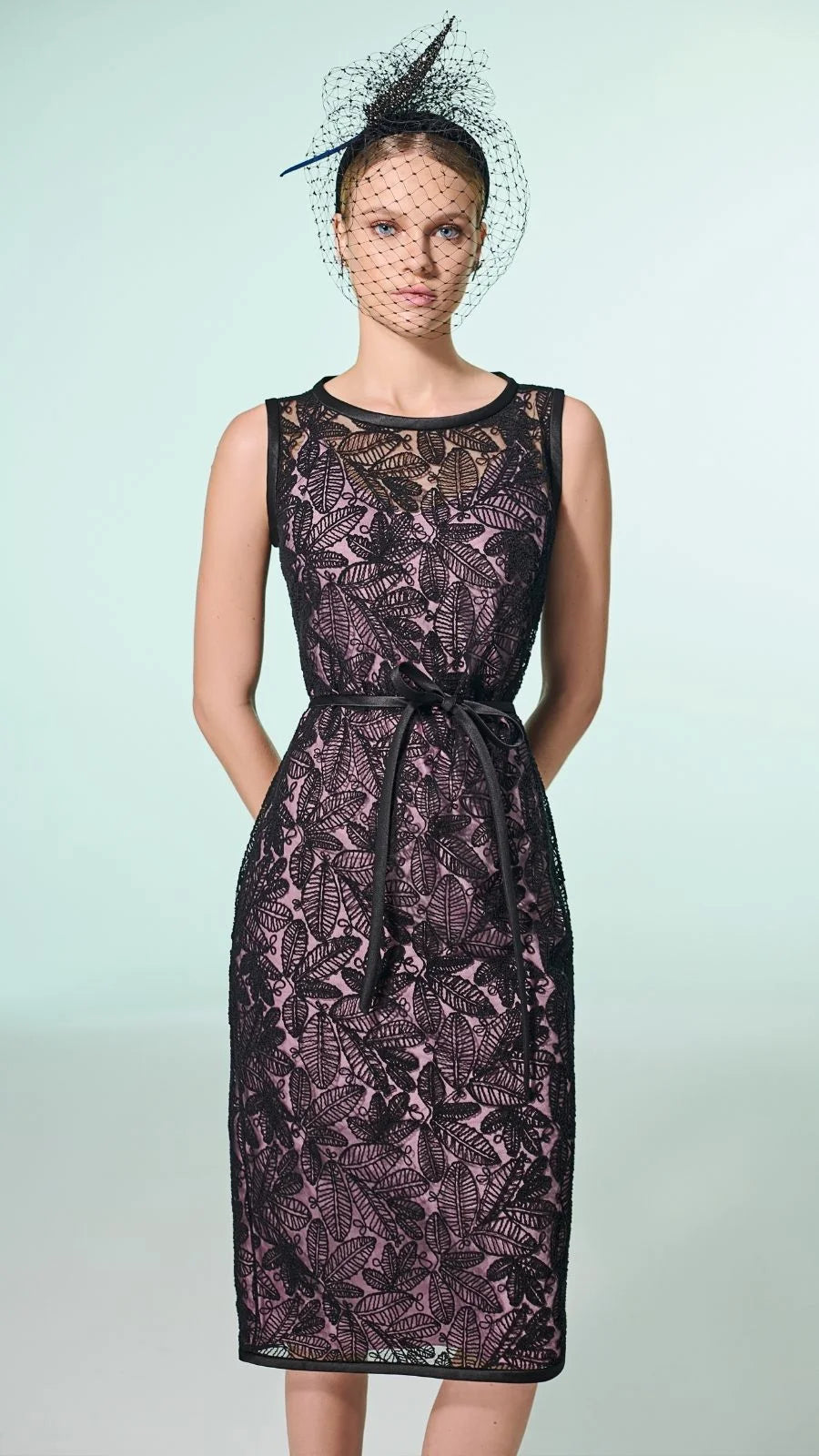 VESTIDO TUBO SEM MANGA AMARRACAO CINTURA