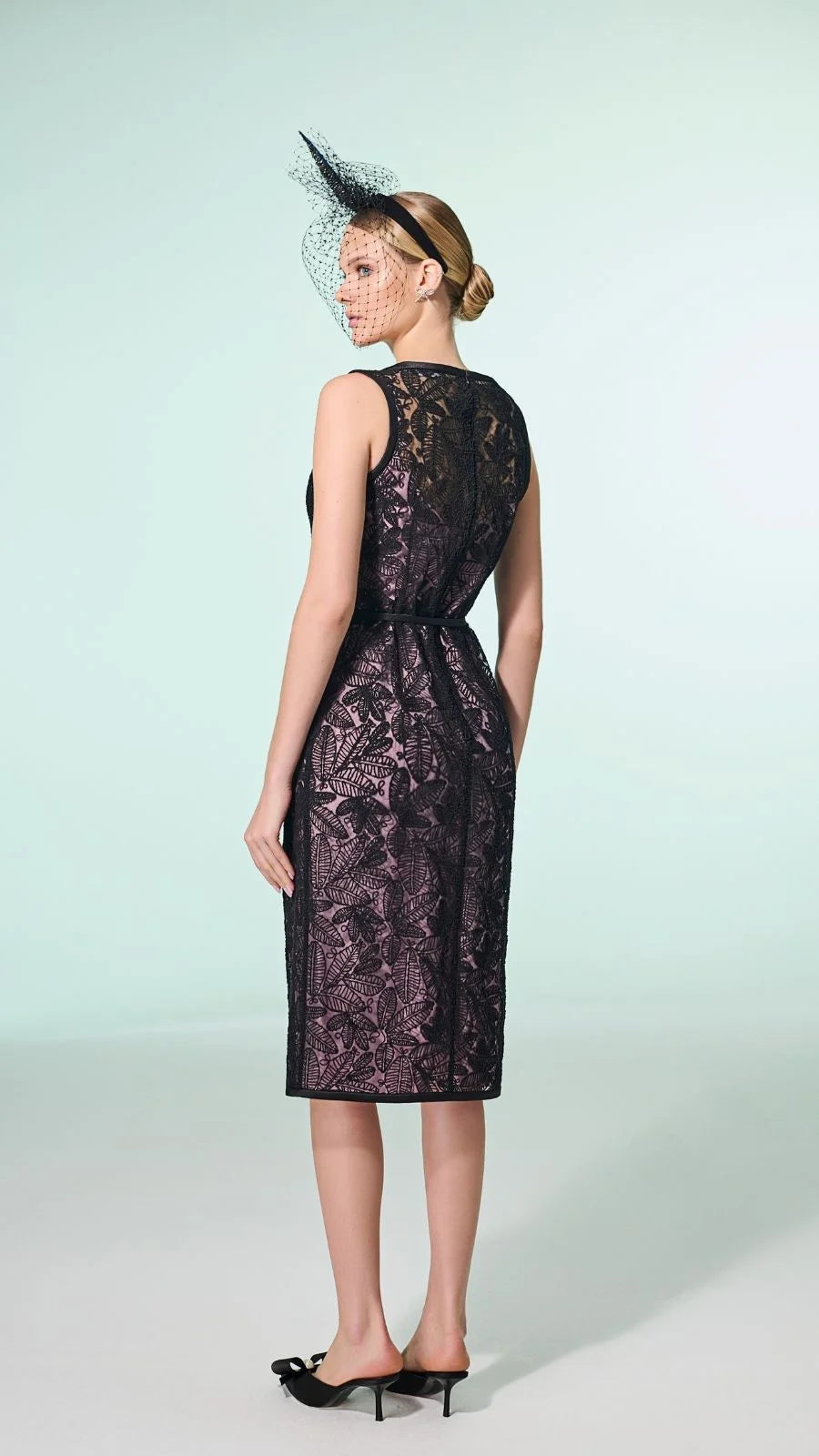 VESTIDO TUBO SEM MANGA AMARRACAO CINTURA